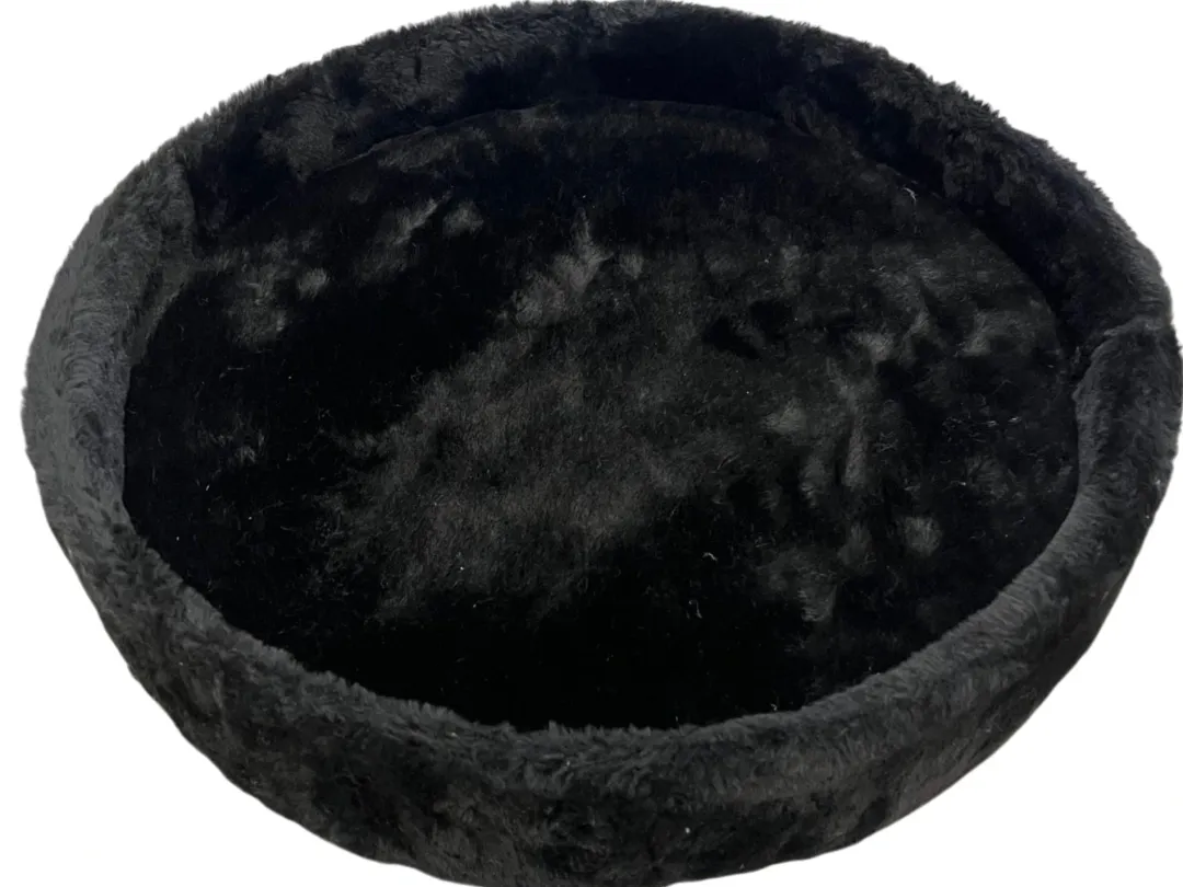 Kattens No. 1 Kattens no 1 Rund hylde med kant med plys 2 sider Ø 56 cm Sort