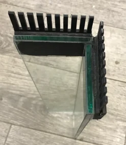 MiniZoo Overløbskasse med kam 8 x 8 x 36 cm